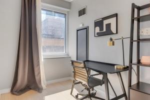 Blueground Midtown South rooftop nr Times Square NYC-2032