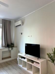 Modern 100m Apt In Sofia Center Vitosha Blvd
