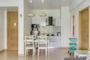 Tastefully Done 1BHK Apartment by tisyastays