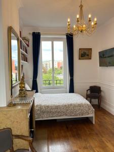 Appartement de charme - Parking privé gratuit - Métro proche - Cours Emile Zola