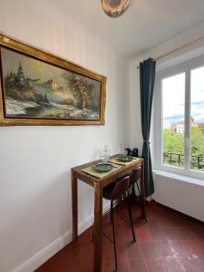 Appartement de charme - Parking privé gratuit - Métro proche - Cours Emile Zola