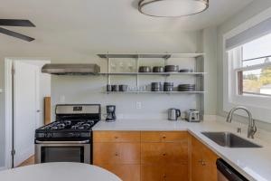 Blueground Downtown North view nr Stanford SFO-2012