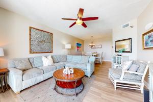 Pelican Pointe 704