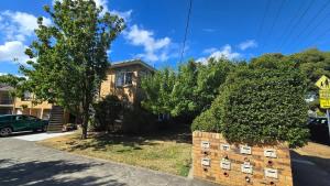 City Escape - Peace at Elsternwick