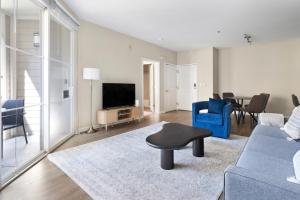 Blueground Emeryville pool nr Bay Street Park SFO-1989