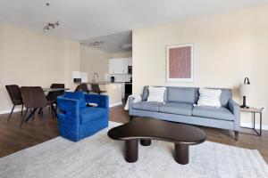 Blueground Emeryville pool nr Bay Street Park SFO-1989