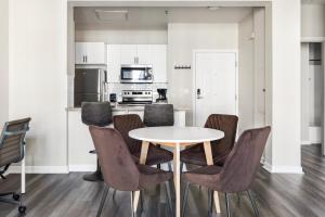 Blueground Emeryville pool nr Bay Street Park SFO-1990