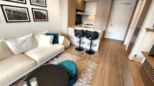 Resort-style Exec 1 Bed with study in Port Melbourne