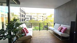 Swanky 2 bed apt with parking - easy city access