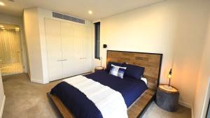 Swanky 2 bed apt with parking - easy city access