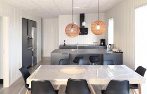 3 Bedroom Nice Home In Løgstrup