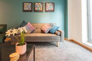 Prime City Centre Living Large 2 Bed 2 Bath Free Netflix Sleeps 7