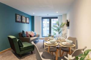 Prime City Centre Living Large 2 Bed 2 Bath Free Netflix Sleeps 7