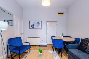 Spacious Apartment Retreat + Free WiFi