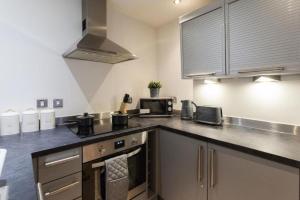 Prime City Centre Living Large 2 Bed 2 Bath Free Netflix Sleeps 7