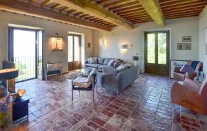 Amazing Home In Lisciano Niccone