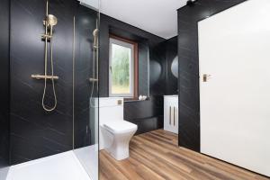 2 Bedroom House - Free Parking