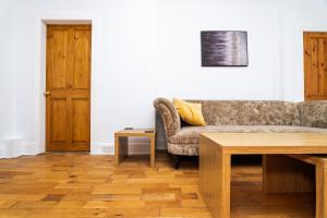 2 Bedroom House - Free Parking