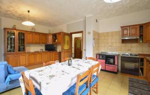 Amazing Apartment In Bagolino, Fraz Ponte img9