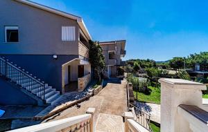 2 Bedroom Beautiful Apartment In Viganj