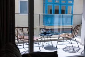 Coastal Elegance Steps from the Sea