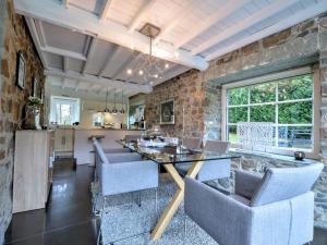 Stylish Stay with Pool, Jalhay