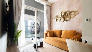 Keyrock Living - Luxury 1BR with Lake View at Reva