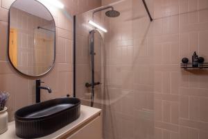 Bright 1BR with Parking in Bolhão by LovelyStay