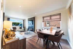 2 Bed Modern Bungalow in Darwen, Garden & Parking