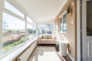 2 Bed Modern Bungalow in Darwen, Garden & Parking