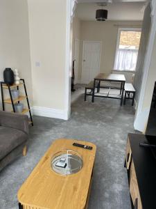 ML Short Stays - 3 Bedroom House Near BAE