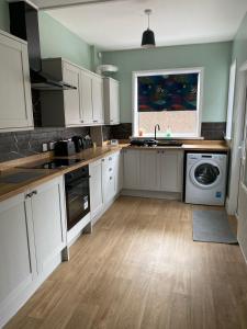 ML Short Stays - 3 Bedroom House Near BAE - Ubytování bez kategorie ve městě Barrow-in-Furness