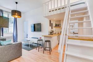 Charming with mezzanine in the heart of the 11th