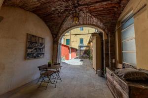 Cortile in centro - Charm Suite Heart of Lucca- 2 SmartTV