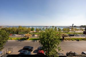 Premier Lounge Hotel