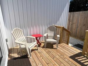 Cottage on 10th Cozy Retreat Near Downtown & Beach