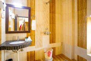 Hotel Marina Mahal with Swimming Pool