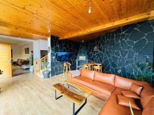 Exclusive 5-bdrm Villa with Private Pool RG52025