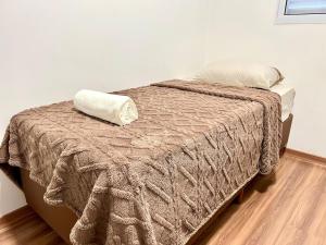 Apartamento Inteiro - 2 Quartos com AC - Wifi 1000mb - Piscina - 1 Vaga de Garagem - Elevador - Sacada Gourmet - Indicado para Grupos, Hospedes a Trabalho, Família e Pets