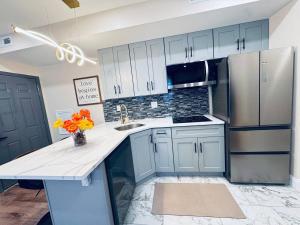 New Apt w Washer Dryer Kitchen Rainfall in Chinatown