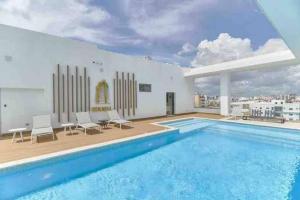 Comfy 1BR Apt, King Bed, Pool