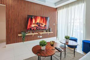 Cozy City-Center 1BD Condo, Pool