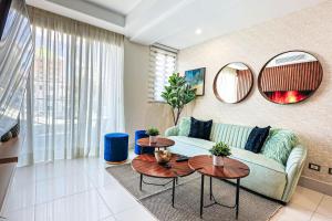 Cozy City-Center 1BD Condo, Pool