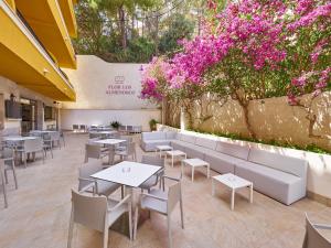 FLOR los Almendros Hotel