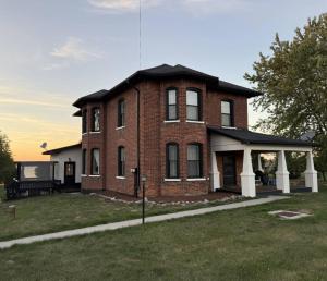 County Cove - Newly Renovated Century Home