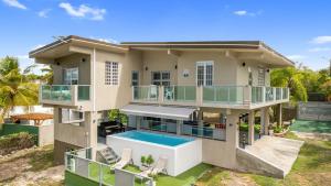Las Palmas Beach House with Private Pool and Pool Table