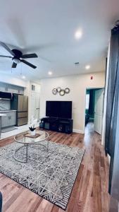 Brand New Apt w Washer Dryer Kitchen Rainfall in Chinatown