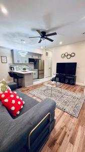 Brand New Apt w Washer Dryer Kitchen Rainfall in Chinatown