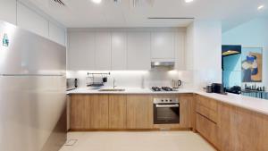 Vacationer Holiday Homes l Luxury Comfort 2 Bed Villa with Garden & Garage I Tilal Al Ghaf