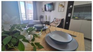 Santiago Estudio Moderno Movistar ArenaMetro Toesca